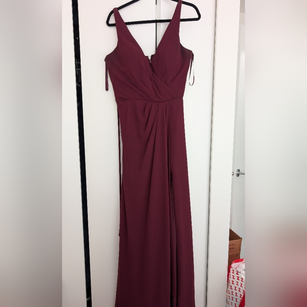 Chic Burgundy Maxi Dress